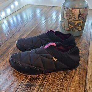 Teva Ember Moc Women's Black and Pink Quilted‎ Slip On Loafers